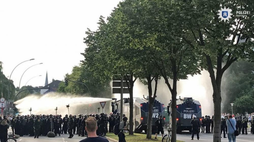 Hamburg: Anti-G20 protests enter day two, police beef security 